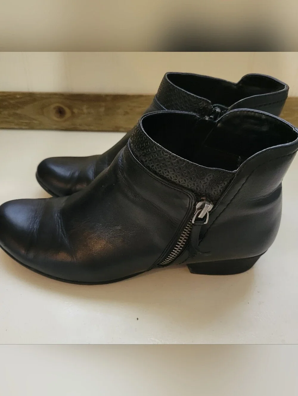 Rockport Carly Women's Black Leather Ankle Boots - Side Zip Size 9